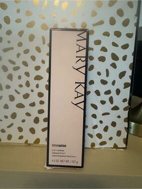 Mary Kay Primer Tube in Light Pink
